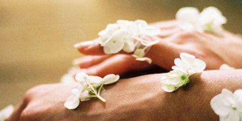 淡斑不用靠满桌的保养品，用天然食材也可以让淡斑更简单!现在就跟着本篇文章一起看看哪些食材是淡斑好帮手吧!