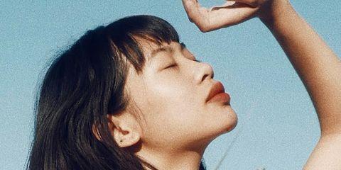 每天早晚认真拉提但总觉得用手按没什么效果吗?但脸部刮痧板样式百百种到底要怎么挑呢?除了工具以外其实你平时的坏习惯也可能在默默的拖垮你的提拉效果喔!现在就跟本篇文章一次搞懂让你保养不在费力。