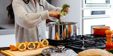 中医眼中的活力食材听起来很厉害，但到底要怎么吃最有效呢?别担心，本文帮你整理了几款简单又超实用的中医抗老饮品，快来一起试试吧!