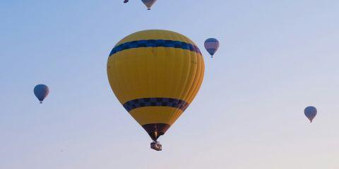 听过「25岁后胶原蛋白会流失」这句话好多次了吧?也在医美诊所打过玻尿酸，想让脸澎一点，也是很多人的抗老日常。在你在补充之前是否已经搞懂他们在肌肤里的功能呢?今天就让本篇文章带你认识它们在肌肤中的真实作用吧。