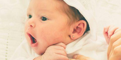 确定了宝宝的洗澡黄金时间后，进到浴室的妈妈妳是不是又开始茫然:「水要多热?先洗头还是身体?」，没关系，今天本篇文章就直接告诉你宝宝洗澡的水温与流程，简单几招让妳轻松招架。