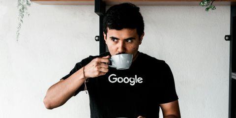 涂了护唇膏还是觉得嘴唇干干的?这可能是一些不经意的小习惯让你唇部越变越干喔!别担心，今天就跟着本篇文章一起检查看看你平时是不是有这些坏习惯吧!