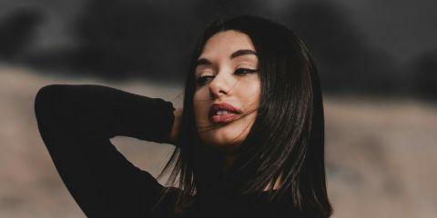 明明身材完美，为什么一低头双下巴还是偷偷跑出来呢?你以为只有胖才有双下巴吗?错错错~今天就让本篇文章为你解开双下巴的秘密吧。