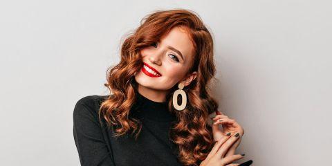 谁说年龄一定要写在脸上?虽然无法停止时间，但只要用对方法保养，肌肤依然可以紧致，看起来比实际年龄年轻好几岁!今天就让本篇文章来告诉你老化肌肤该如何护肤，才能做到冻龄不显老。