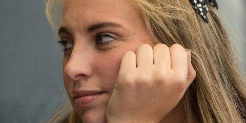 你是不是也有妆前选择障碍?隔离乳、饰底乳、素颜霜、妆前乳，看起来都差不多到底要选哪一个才好呢?别担心，今天就让本篇文章来为你解析妆前神队友的差异吧。