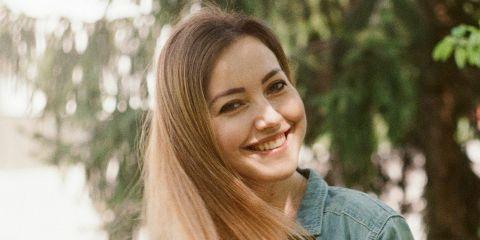 明明搞懂了肤色调，却还是被底妆色号搞得超崩溃!粉底色号看起来都一样，上脸却一个泛灰、一个太黄，欧美、日韩品牌还各走各的色系?到底该怎么试色呢?今天就让本篇文章手把手教你吧!