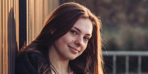 只懂色号还不够，想要底妆自然又不显老?现在就来学会底妆类型的挑选以及工具，最重要的掌握上底妆的小技巧，一起打造轻透无瑕的底妆吧。