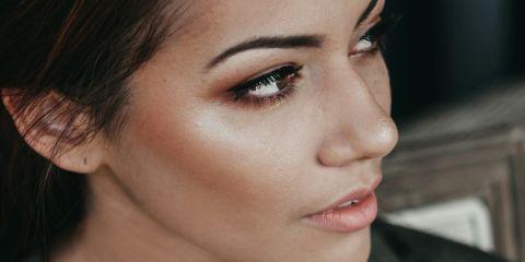 想要用修容打造立体轮廓吗?但化完却觉得妆感脏脏的、轮廓还变得更模糊了?今天就让本篇文章来教你如何使用修容不显脏不费时，轻松拥有小v脸。