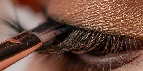 眼影画好了，还差一点感觉吗?试着加上一条眼线，效果立刻升级!只要眼线画的对，气场提升、淡化疲惫完全没问题。今天就让本篇文章来教你掌握眼线的技巧，让你的眼妆质感再升级。