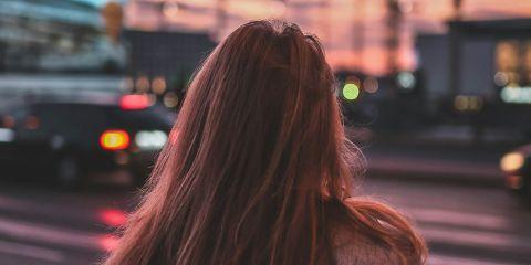 下定决心要来场形象大改造，染一头梦幻发色了吗?但你知道吗?想要漂得漂亮、又不让发型崩坏，漂发前后的护理绝对不能忽略!今天这篇文章就要一次告诉你漂发前后的护发秘诀，让你染的美、色彩更持久。