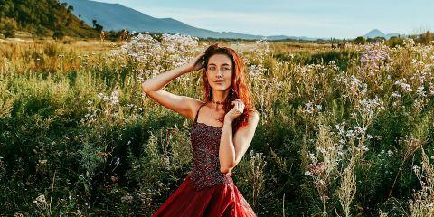 买了一堆护发产品，却不知道什么时候用、怎么搭配才对?去一次沙龙护发动辄好几千，效果真的有比在家护发好吗?今天就让本篇文章带你搞懂各护发的使用技巧，让你轻松养出柔亮健康的秀发。