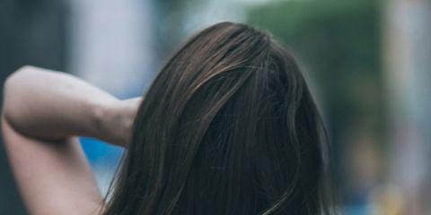 披头散发还是绑马尾，无论哪种发型，最想要的就是「蓬松感」!还总是觉得头顶扁塌，发形看起来毫无生气吗?别担心，今天就让本篇文章来告诉你几个小技巧，让你轻松打造高颅顶造型。