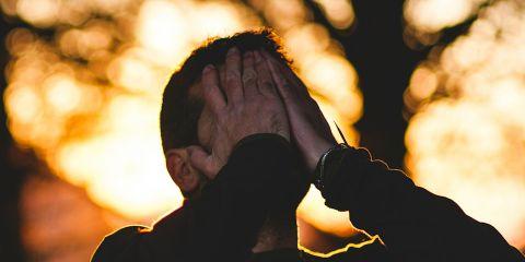 女性每个月总有那么几天，腹部闷痛、情绪起伏不定，让人又累又烦？没错，这就是「大姨妈」来报到！不过，妳知道吗？其实男性也有类似的生理周期，俗称「大姨父」！今天就让本篇文章带你了解一下什么是男性生理期吧。