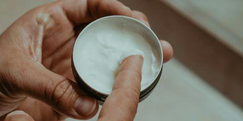 从青春期就开始认真保养，到现在每天还是习惯要涂个精华以及敷个面膜吗?但你开始使用之前有想过为什么要涂抹保养品吗?保养真的有抗老效果?今天就让本篇文章来为你解答一下吧!