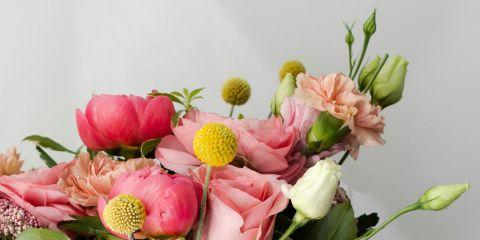 除了常见的磨砂膏、清洁泥膜和洗脸机，其实还有一种深层的去角质方式，那就是化学性焕肤!不仅能让肌肤变的细致透亮，还可以改善暗沉、细纹的问题。现在就跟着本篇文章一起来了解一下吧。