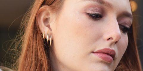 在考虑穿耳时，你是否最担心过程中的不适感?穿耳后又该如何细心呵护?本篇文章将从穿耳流程到保养重点，详细为你解答，快一起来看看吧。