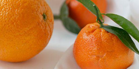 肌肤总是皱皱巴巴的，让你看的好心烦?你是不是也想摆脱橘皮困扰，恢复平滑肌肤呢?今天就让本篇文章告诉你几个小妙招，帮助你有效的淡化橘皮组织。