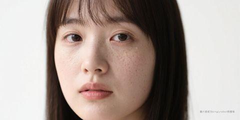 许多人为了改善出油或干燥问题，尝试各种护肤方法，但若观念不正确，往往会让油水平衡更加失调，甚至引发粉刺、痘痘或敏感。以下三大常见错误保养习惯，正是导致皮肤状态越来越差的关键。