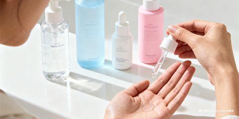 敏感肌是一种常见的肤质特征，其核心问题在于皮肤屏障功能薄弱，导致肌肤对外界环境、化妆品或生活压力更易产生泛红、干痒、刺痛等反应。对敏感肌而言，建立「温和且长期可持续」的保养流程，比追求快速见效更重要。本文将从日常基础到长期策略，解析如何为敏感肌打造完整的护理蓝图。