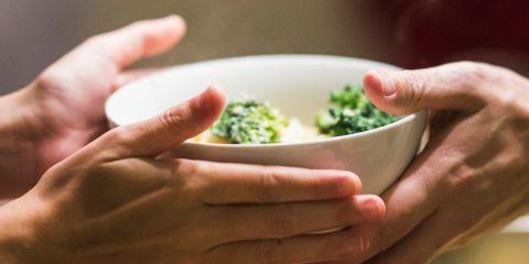 想拥有稳定无痘的肌肤,不必只靠外敷与吃药,日常饮食也能轻松帮你稳定肌肤。本篇文章今天就为你精选几道简单又好吃的抗痘食谱,帮助你从三餐轻松开始。