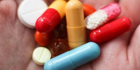 最近觉得肌肤越来越敏感、泛红,甚至一擦保养品就刺痒?小心,这可能不是换季过敏,而是「皮药性肌肤」在发出警讯。别担心,现在就让本篇文章教你如何修复用药造成的肌肤状态。