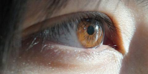 早上醒来,眼睛又痛又肿,连睁开都觉得吃力,难道是长睁眼了吗?别紧张~今天就让本篇文章带你认识什么是针眼,并教你简单分辨自己是不是长针眼了吧。