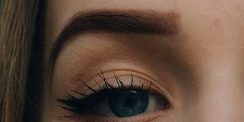 杂毛一长,眉毛一乱,眉型怎么画都不对!准备好了修眉工具但不知从哪里下手吗?今天就让本篇文章来教你如何七步骤轻松修出完美眉型,快一起来试试吧。