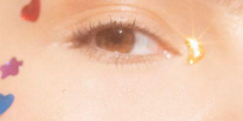 总是羡慕明星脸上那种自然透亮的光泽感吗?其实,打亮就是妆容里的秘密武器,只要轻轻一刷,就能让你仿佛自带滤镜。想要提升妆容质感吗?就让本篇文章带你打造自然的精致光泽妆容。