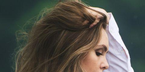 发际线后退,你还在用发际线粉遮盖吗?长期依赖发际线粉根本无法解决问题,今天就让本篇文章来教你简单几步骤轻松改善发际线问题,让发际线乖乖归位。