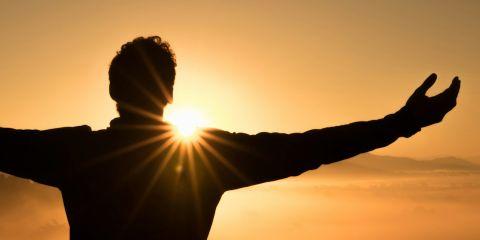 最后要来介绍肌肤的最深层「皮下组织」,它可是有足足五倍真皮层的厚度,负责保护肌肉与骨骼。现在就跟着本篇文章来一起深入皮下组织结构与功能吧。