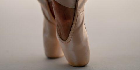 皮肤为人体最大的器官,也是人体对外的第一道防线,一般成人皮肤表面的面积约为1.6 平方公尺,总重量约人体的 16%,健康的皮肤可以反映出身体状况,更能有效阻挡外来的有害物质及伤害。