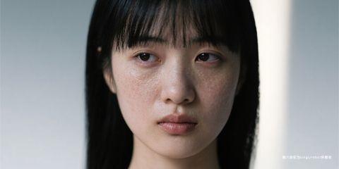 「大油田」是许多人对自身肌肤的形容,指的是脸部时常油光满面,特别是额头与鼻翼等 T 字部位。这种状态不仅影响外观,还可能伴随毛孔粗大、黑头粉刺与痘痘问题。要改善「大油田」现象,重点不在于单纯去油,而是 重建肌肤的水油平衡。